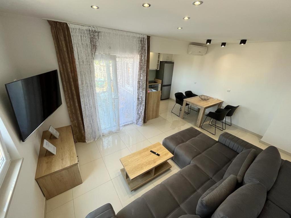 Apartments Pivac Макарська Екстер'єр фото